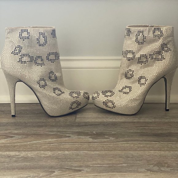 Report Signature Black & White Crystal Stud Bootie - Picture 4 of 7